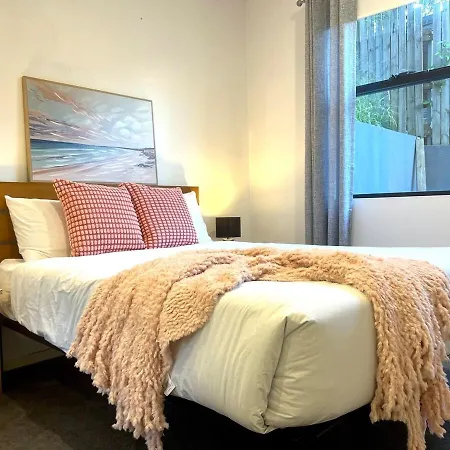 Cannon Hill 2br Retreat With Patio & Parking * Brisbane