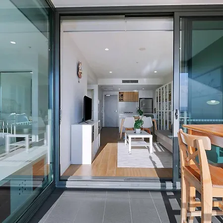Apartment Windward - Inner-city Skyline With Pool Access