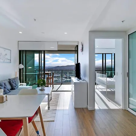 Windward - Inner-city Skyline With Pool Access * Brisbane