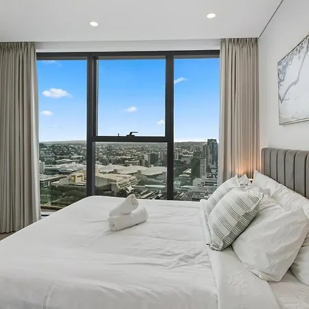 2b2b High Floor With Riverview & Parking *