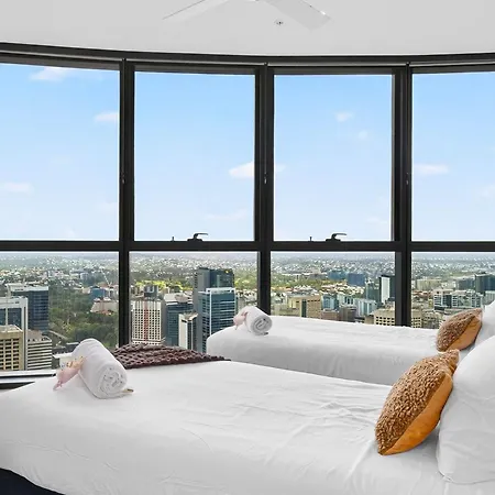 3 Bedroom Luxury In The Sky Apartment Brisbane