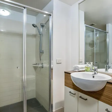 Modern 2br In Cbd | Pool | Gym | Parking Apartment Brisbane
