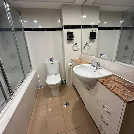 Cozy 2br In Brisbane