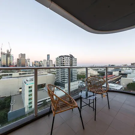 Stylish 2br With Water Views In South Apartment *