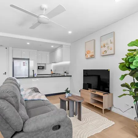Apartment Luxury High-floor 1br Retreat With Balcony Brisbane