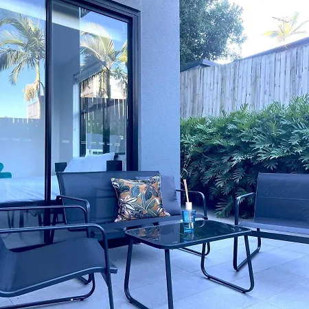 Cannon Hill 2br Retreat With Patio & Parking Brisbane