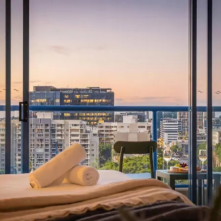 Apartment Modern Cbd W/ Balcony Views | Pool & Gym Brisbane