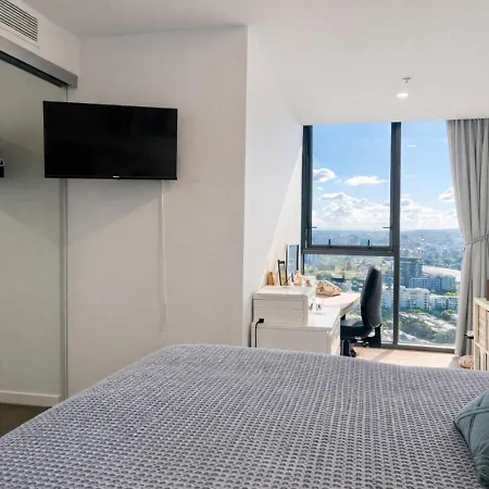 Designer 2 Bedroom In South Apartment *