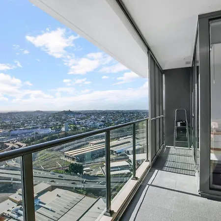 Apartment Windward - Inner-city Skyline With Pool Access *