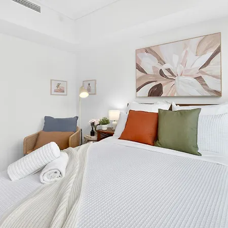 Portside Luxe Retreat 2br Free Parking & Pool *