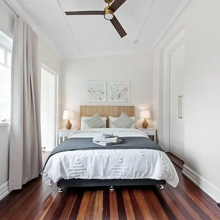 Apartment Art Deco With Modern Twist 1bed-1bath-1car-new Farm