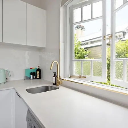 Art Deco With Modern Twist 1bed-1bath-1car-new Farm Apartment Brisbane