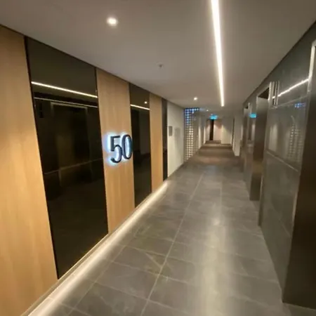 Apartment Sky-high Luxury On 50th Floor Breathtaking Views By Stylish Brisbane