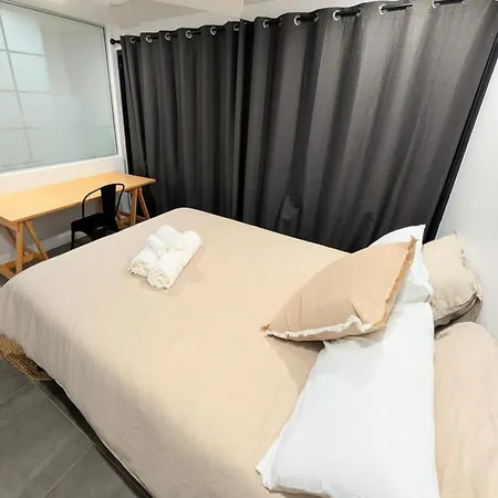 Apartment Quiet New Farm Retreat With Pool & Free Parking