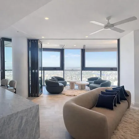 Cloud Nine | Designer Views On Level 61 Apartment *