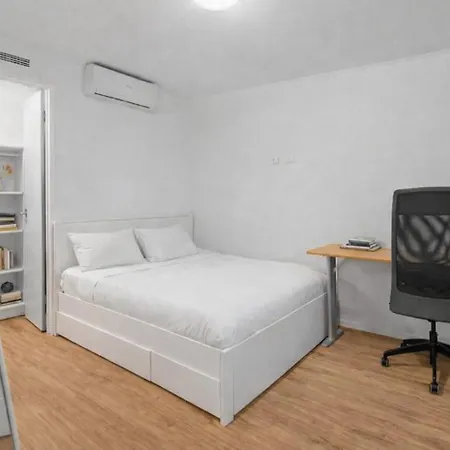 Stylish Bowen Hills Near Centre Apartment *
