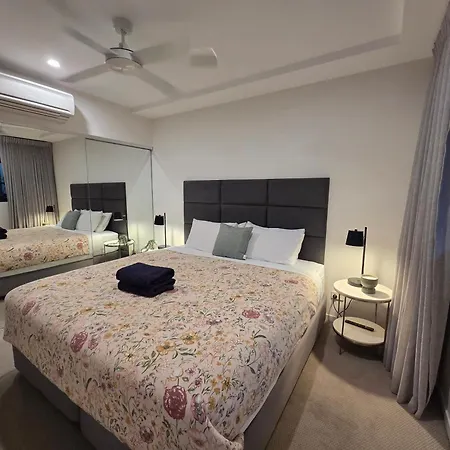 Portside Wharf Retreat With 1 - Bedroom King Bed Apartment