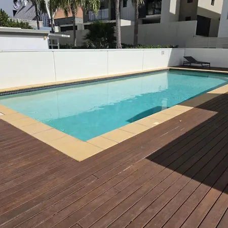 Spacious Comfortable Unit With Free Parking & Pool Apartment *