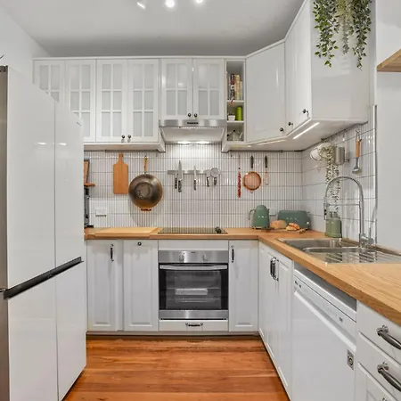 Peaceful 1-bed Near Brisbane's Heart Brisbane