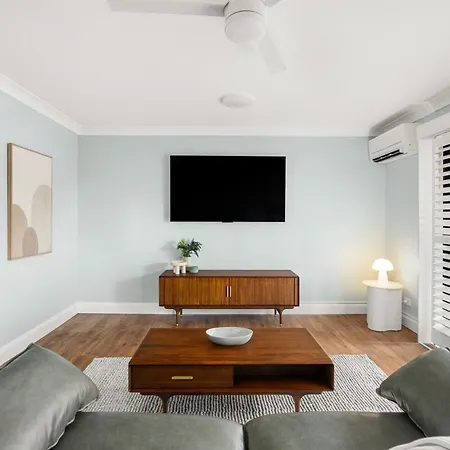 Spacious 2br Stay, Parking Pool & Balcony