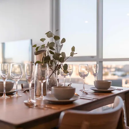 Apartment Stylish 2br With Water Views In South