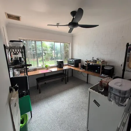 Peaceful, Pool, Lowtox, B'fast Included, Yoga Yard * Brisbane