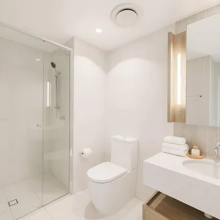 Bright & Calm Haven Lv 17 - W/ Sky & Balcony Views - Apartment *