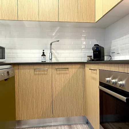 Apartment Cannon Hill 2br Retreat With Patio & Parking Brisbane