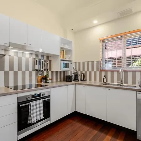 Apartment Art Deco Elegance In New Farm