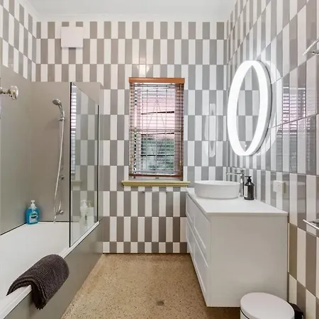 Art Deco Elegance In New Farm
