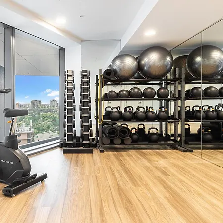 3 Bedroom Luxury In The Sky Apartment *