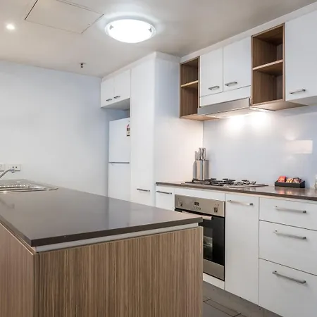 Apartment Modern 2br In Cbd | Pool | Gym | Parking Brisbane