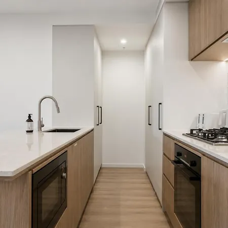 Riverside Modern 2br East With Parking Brisbane