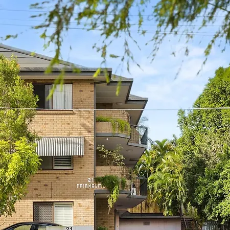 Spacious 2br Stay, Parking Pool & Balcony Apartment Brisbane