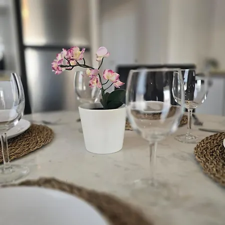 Romance And Rhythm Loft Above The Beat Of The Apartment *