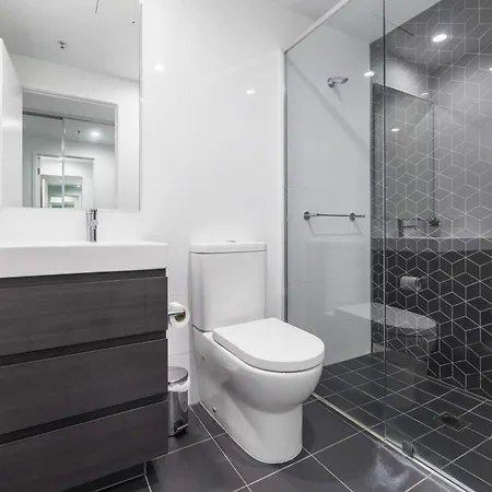Stylish 2br With Water Views In South *