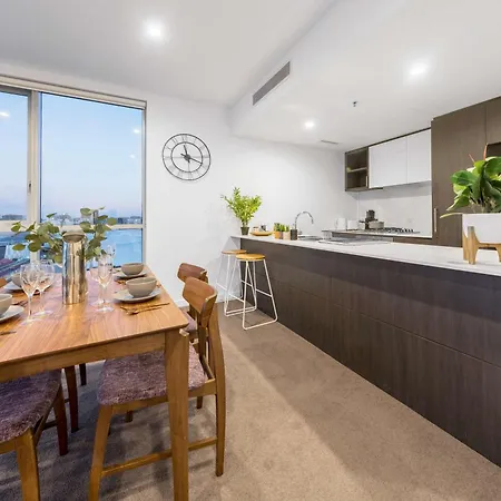 Stylish 2br With Water Views In South Brisbane
