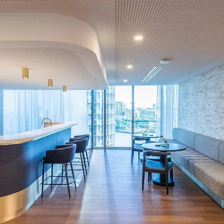 Bright & Calm Haven Lv 17 - W/ Sky & Balcony Views - *