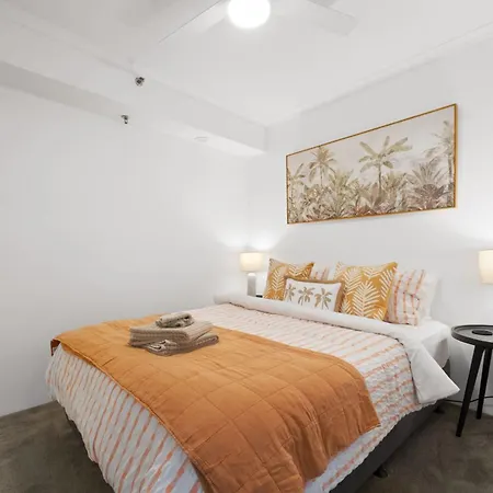 Oasis 2bed-1bath-1car-views Apartment *