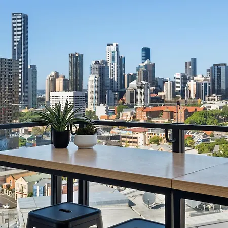 Penthouse Sleep 6 - Cbd Views - Pools - Games - Baby * Brisbane