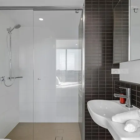 Spacious 3br Near Stadium W Views, Pool And Car Park *