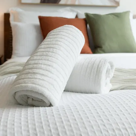 Portside Luxe Retreat 2br Free Parking & Pool Brisbane