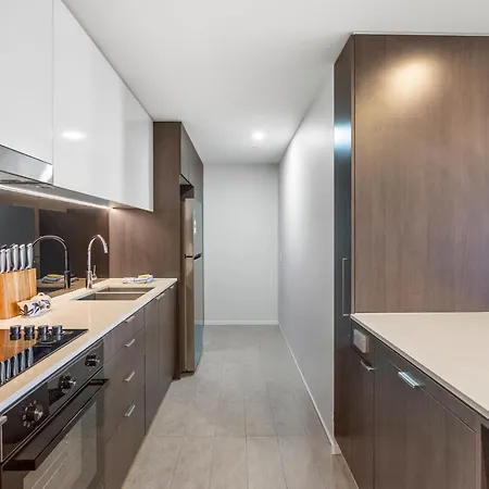 Luxury Sky-high Cbd With Pool, Gym, Parking Brisbane