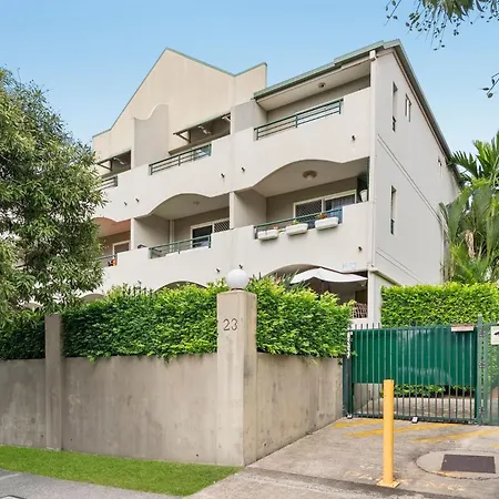 Comfortable With Pool Access Apartment Brisbane