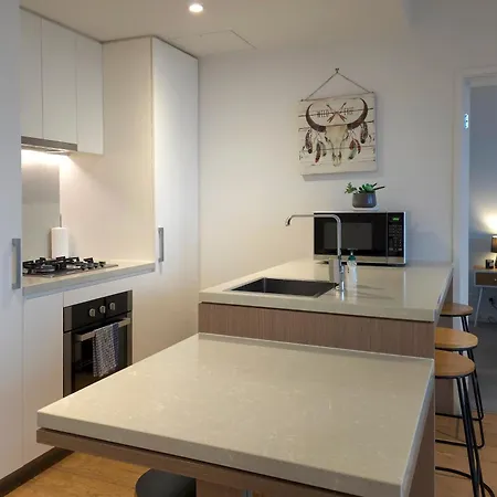 Alfred Street Retreat - 2Br With Parking A Pool & Gym Apartment *