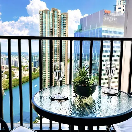 Luxury Riverside Retreat, Infinity Pool, Free Parking Brisbane