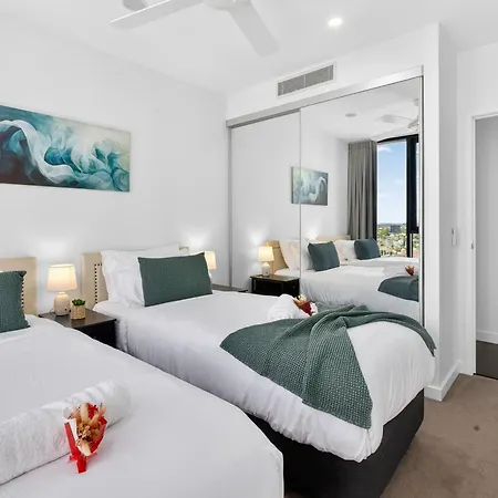 31f Premium 3br Skyline River Views One