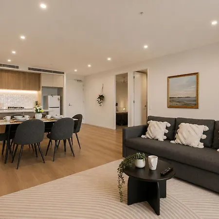 Riverside Modern 2br East With Parking * Brisbane