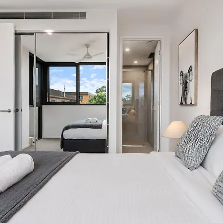 Riverside Modern 2br East With Parking Apartment Brisbane