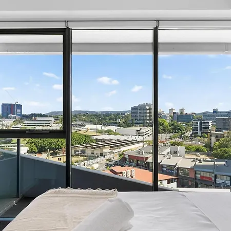 Luxury 2bed2bath With Pool, Parking, Gym And Views Brisbane